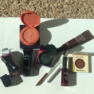 8 piece makeup/skincare set. New!